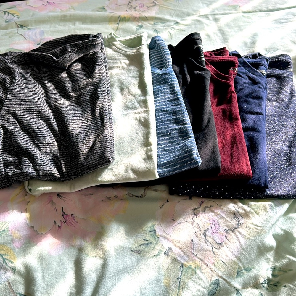 7 Goodfellow t-shirts size S